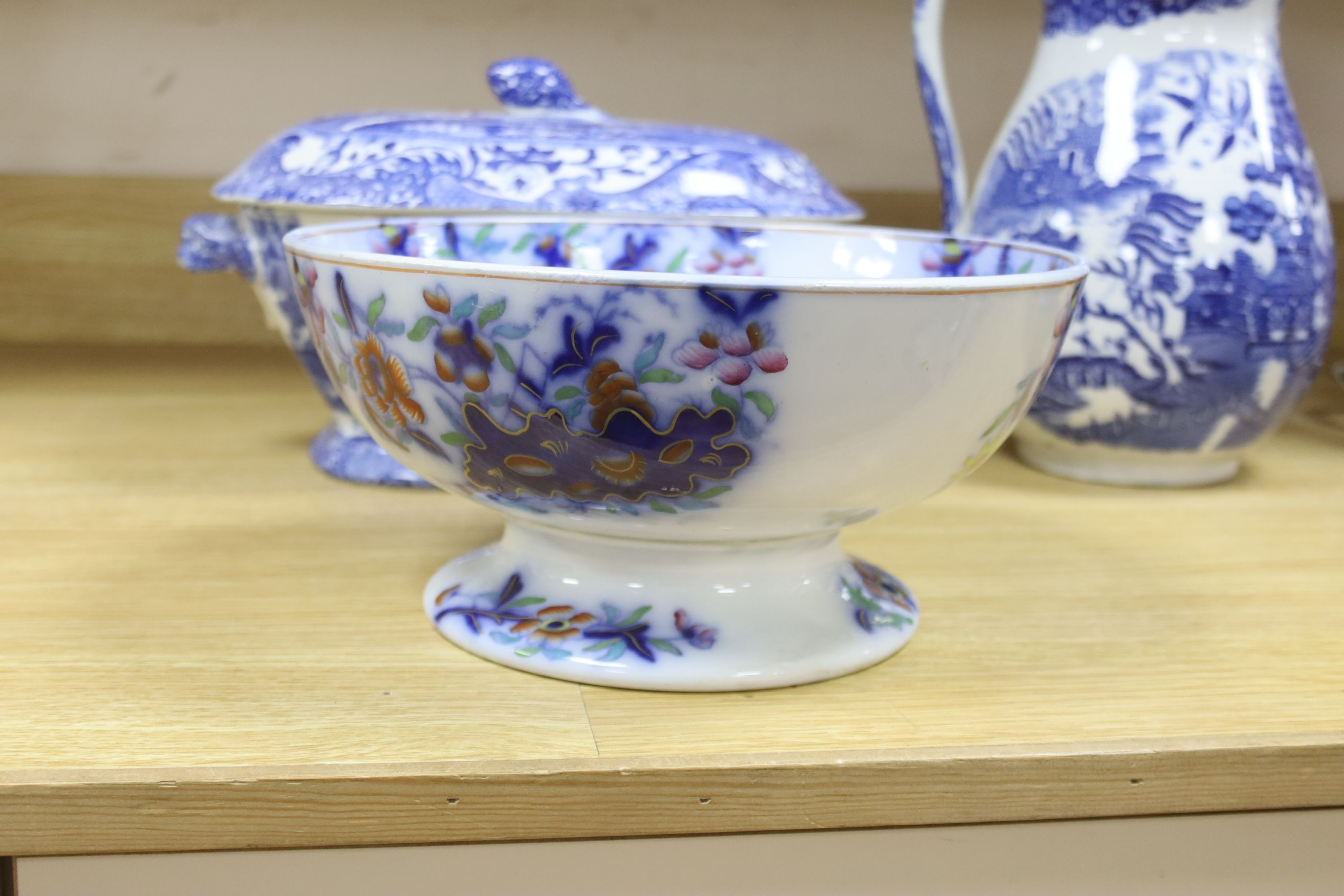 A Spode Italian pattern soup tureen, with cover, 34cm, and three other items